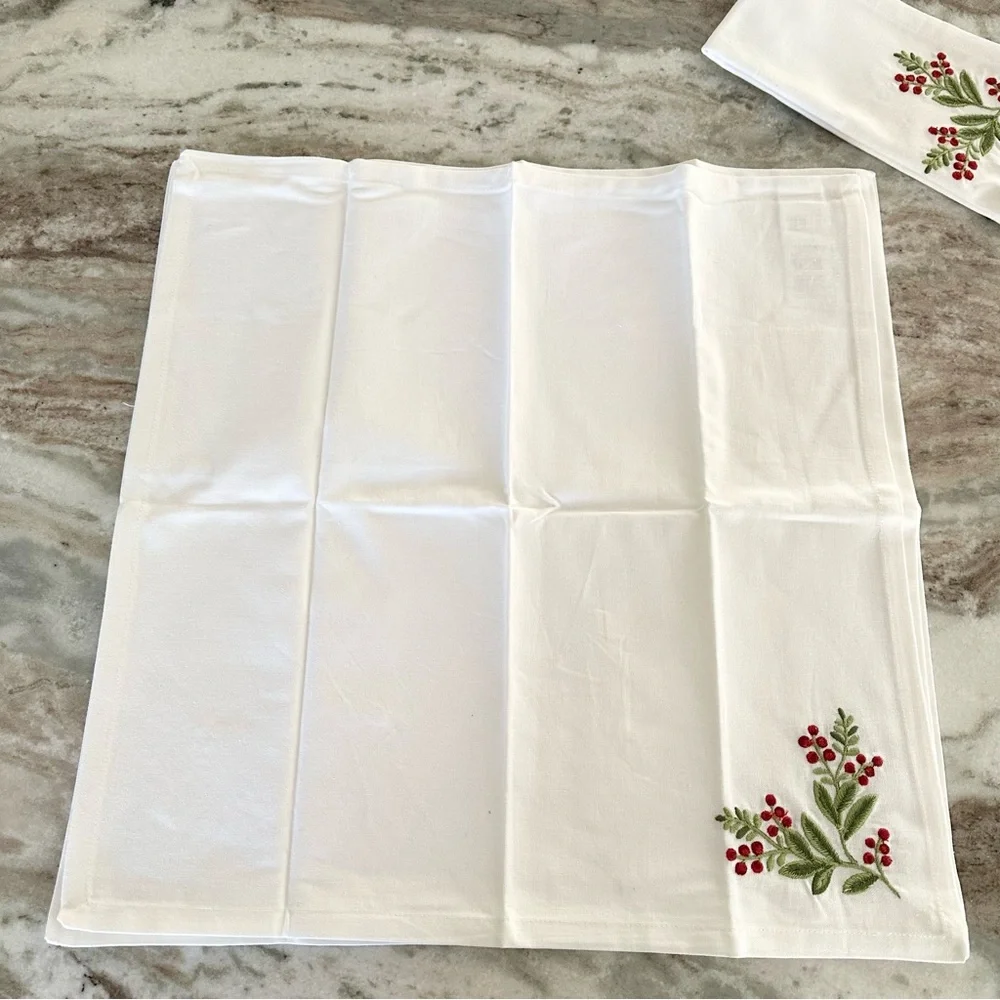 Williams Sonoma Noel Garland Embroidered Cloth Napkins Set - Holiday Christmas